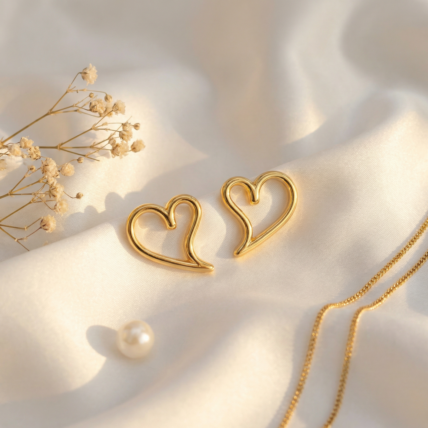 FRAME HEART STUDS ( Anti tarnish )