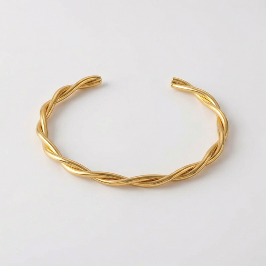TWISTED DESIGN BRACELET ( Anti tarnish )